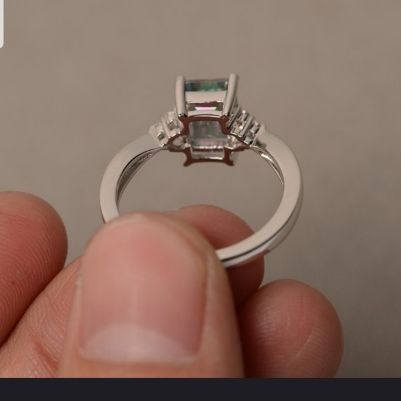 Exquisite Silver Plated Princess cut ring - Picture 4 of 14